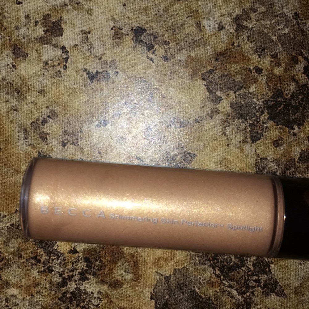 SOLD Becca highlighter (liquid)